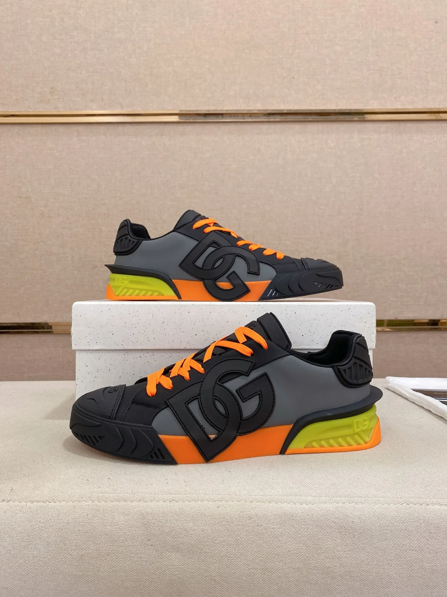 Men's shoes 💰: 660💰 (top quality) The latest sports style DG hot model recommendation, 👉 first launch of men's shoes 😻 I am really crazy about it, top design, impeccable comfort, absolute best-seller, imported cowhide upper, full cowhide lining🐂. Original replica, the latest cool outsole 💥👟Number of codes: 38-44 (45/custom-made, non-refundable)